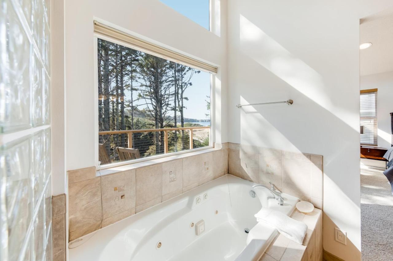 Yaquina Lighthouse View Beach Home Newport Tower Eksteriør billede